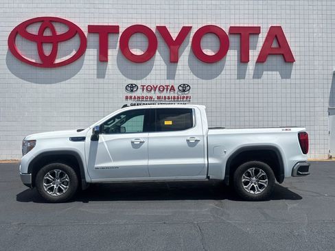 Used 2020 GMC Sierra 1500 SLE w/ SLE Value Package AWD/4WD image 4