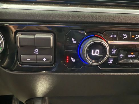Used 2025 Chevrolet Silverado 1500 LT AWD/4WD image 40