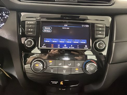 Used 2020 Nissan Rogue S FWD image 26