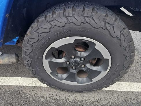 Used 2014 Jeep Wrangler Unlimited Sahara AWD/4WD image 15