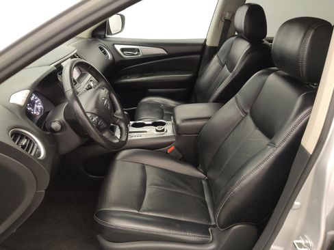 Used 2018 Nissan Pathfinder SL AWD/4WD image 17