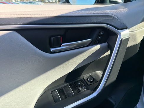 Used 2023 Toyota RAV4 Limited AWD/4WD image 23