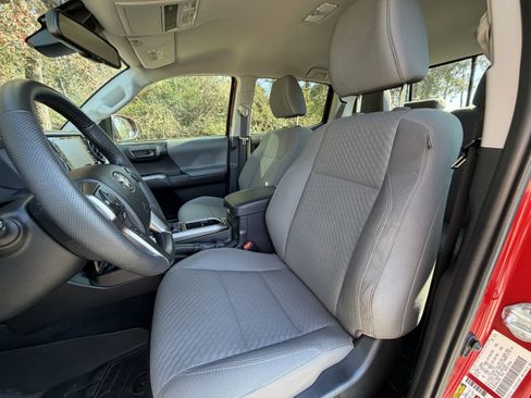 Used 2022 Toyota Tacoma SR5 image 8