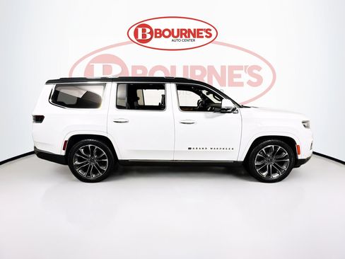 Used 2022 Jeep Grand Wagoneer Series III w/ Rear Seat Video Group 1 AWD/4WD image 13