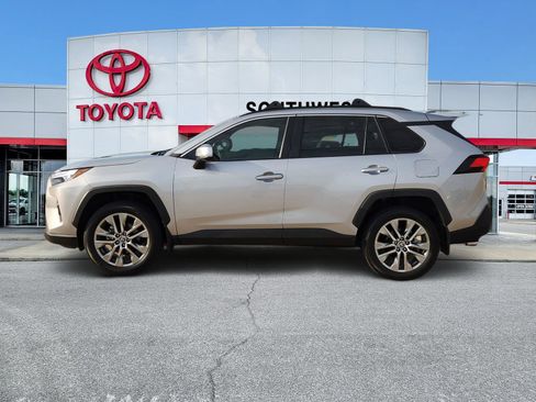 Used 2023 Toyota RAV4 XLE Premium image 3