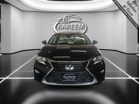 Used 2017 Lexus ES 350 w/ Luxury Package image 2