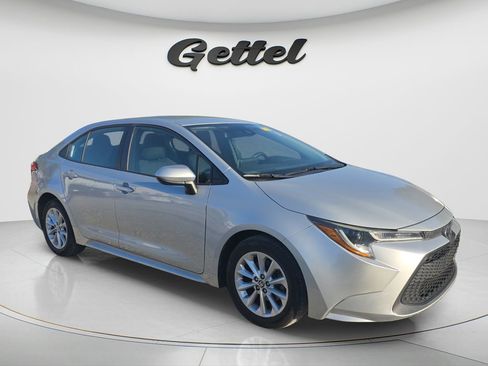 Used 2021 Toyota Corolla LE w/ LE Convenience Package image 2