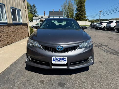 Used 2014 Toyota Camry SE w/ Moonroof Package FWD image 2