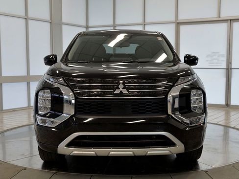 Used 2024 Mitsubishi Outlander SE image 3