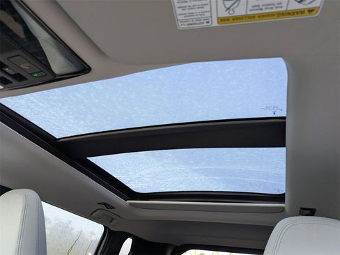 New 2025 Mitsubishi Outlander SE image 21