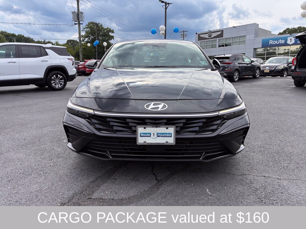 Used 2025 Hyundai Elantra Limited w/ Cargo Package FWD image 2