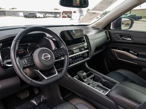 Used 2022 Nissan Pathfinder Platinum w/ Cargo Package image 14