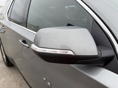 Used 2023 Chevrolet Traverse LT image 12