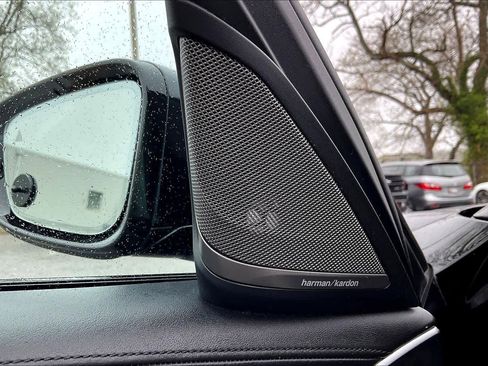 Used 2023 BMW M550i xDrive w/ Dynamic Handling Package image 32