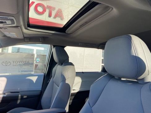New 2026 Toyota Sienna XLE FWD image 18