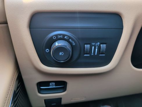 Used 2023 Jeep Grand Cherokee Summit AWD/4WD image 29
