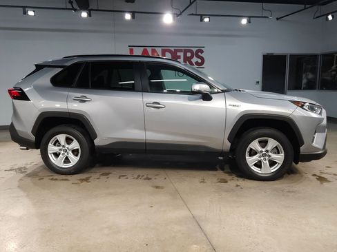 Used 2020 Toyota RAV4 XLE w/ Convenience Package image 8