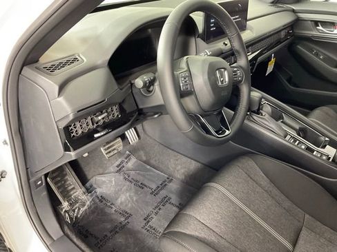 Used 2025 Honda Accord Sport image 11