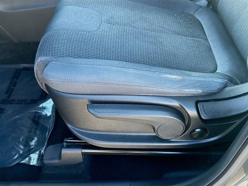 Used 2020 Hyundai Santa Fe SE image 14