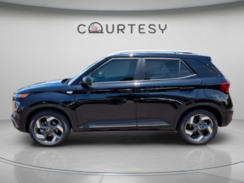 New 2026 Hyundai Venue SEL FWD image 2