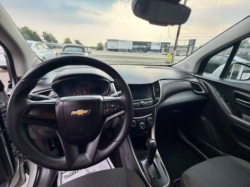 Used 2018 Chevrolet Trax LS FWD image 18