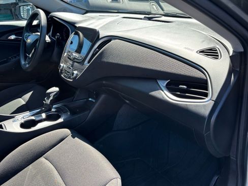 Used 2025 Chevrolet Malibu LT FWD image 22