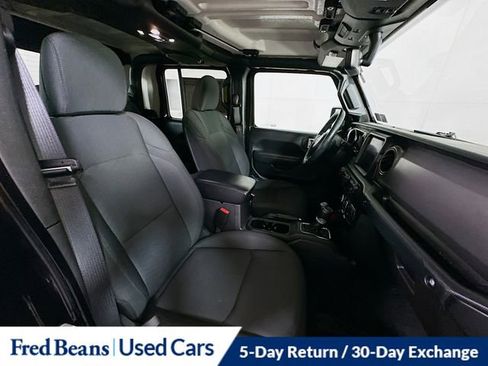 Certified 2022 Jeep Gladiator Willys image 29