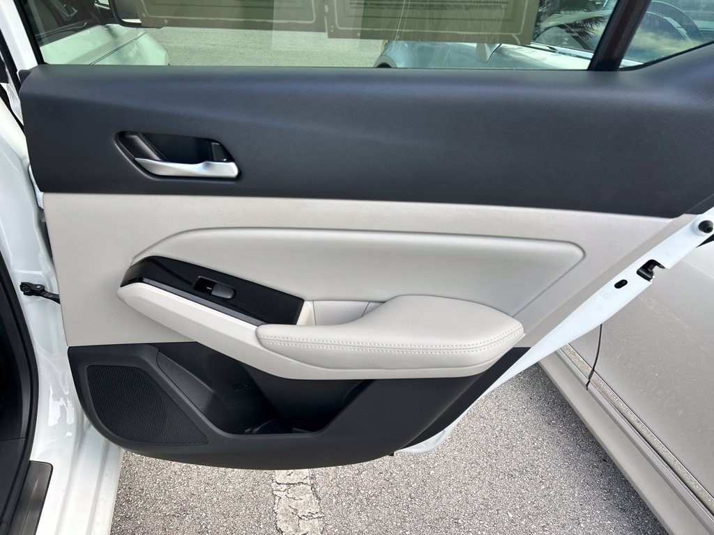 Used 2024 Nissan Altima 2.5 SL FWD image 46