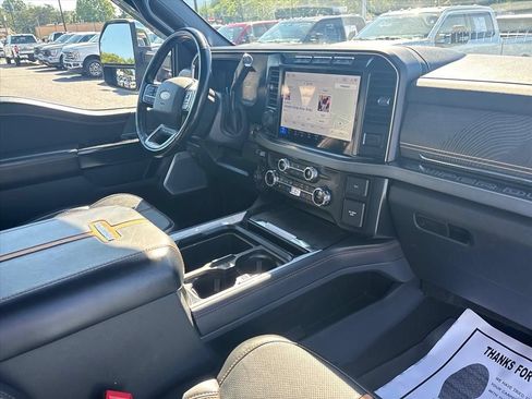 Used 2023 Ford F250 Platinum AWD/4WD image 13