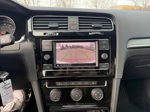 Used 2020 Volkswagen Golf 2.0T S image 22