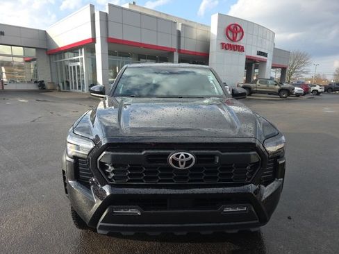 Used 2024 Toyota Tacoma TRD Off-Road image 2