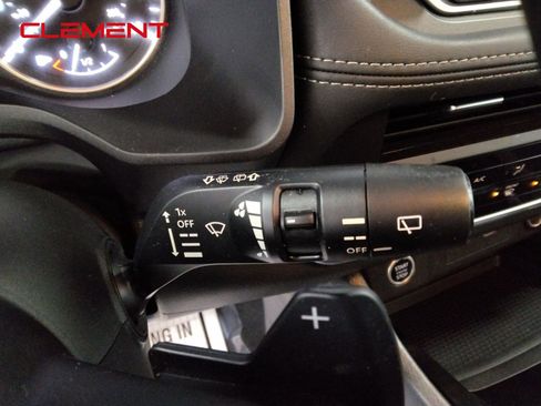 Used 2023 Nissan Rogue S image 17