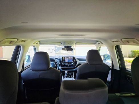 Used 2020 Toyota Highlander LE FWD image 45