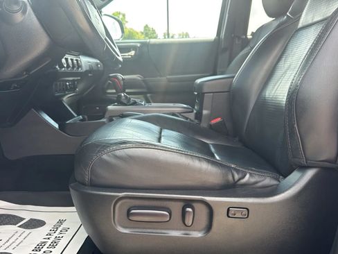 Used 2021 Toyota Tacoma TRD Off-Road w/ TRD Premium Off Road Package AWD/4WD image 20
