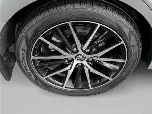 Used 2024 Toyota Camry SE image 9