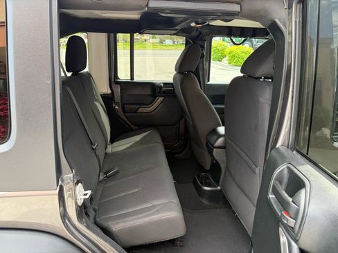 Used 2018 Jeep Wrangler Unlimited Sport S AWD/4WD image 7