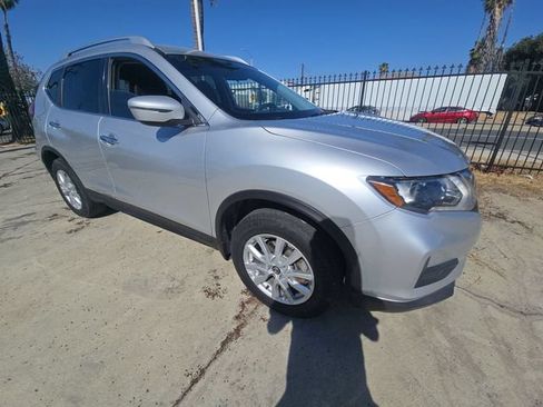 Used 2017 Nissan Rogue SV AWD/4WD image 2