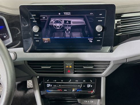 Used 2025 Volkswagen Jetta SE image 23