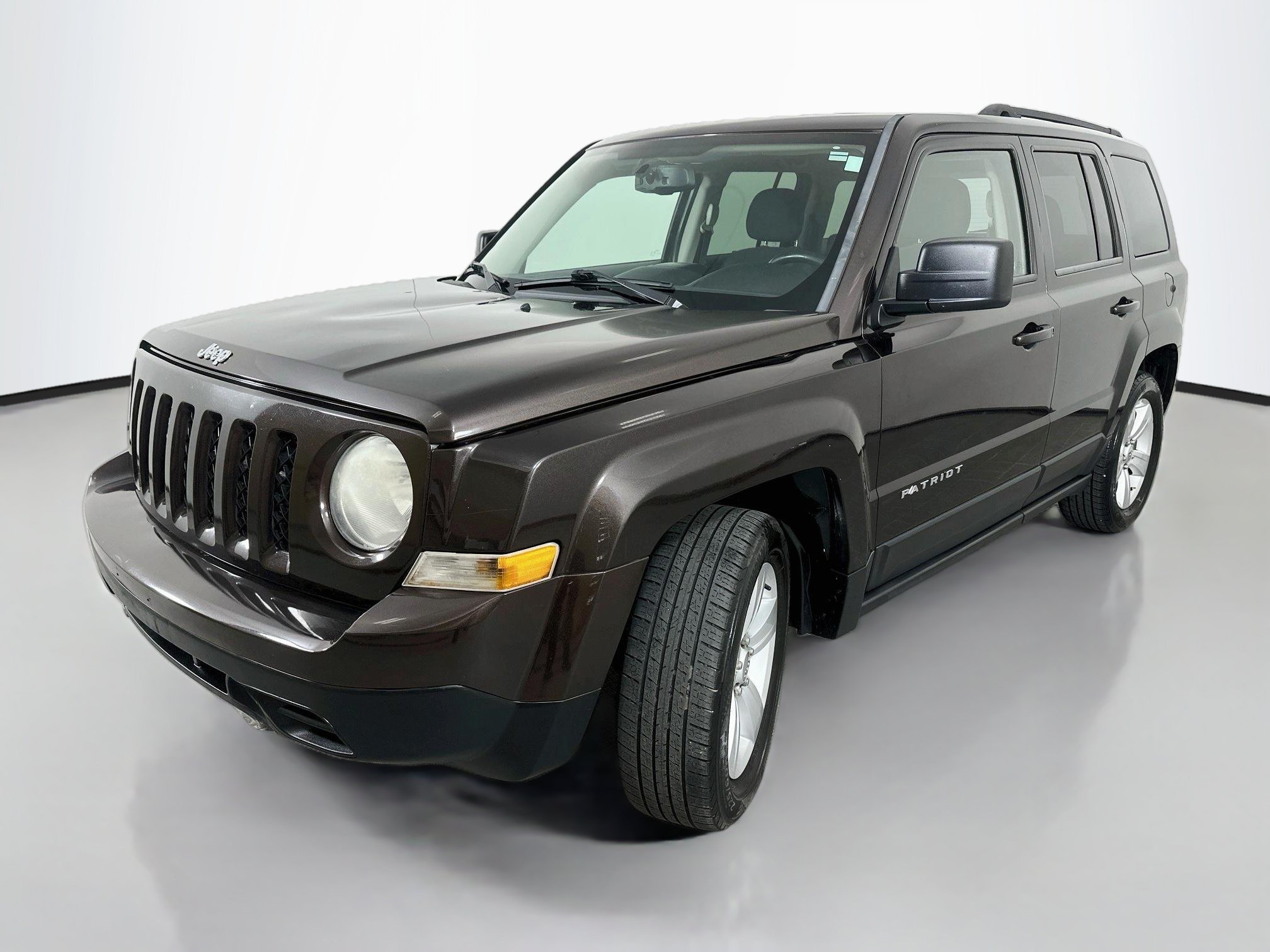 Used 2014 Jeep Patriot Latitude FWD image 3