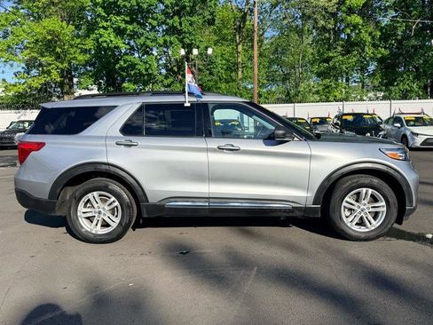 Used 2022 Ford Explorer XLT w/ Equipment Group 202A AWD/4WD image 5