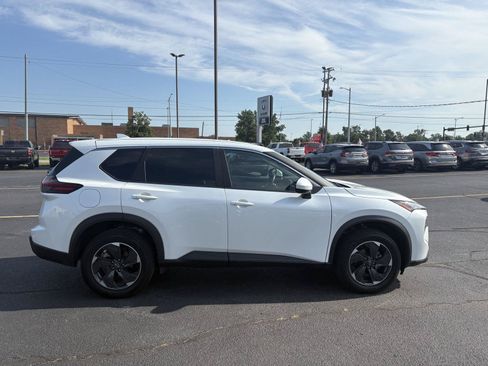 Used 2025 Nissan Rogue SV AWD/4WD image 25