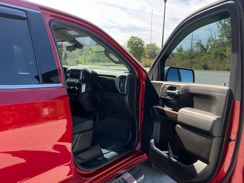 Used 2022 GMC Sierra 1500 SLE w/ Driver Alert Package II AWD/4WD image 18