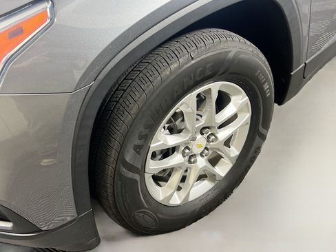 Used 2021 Chevrolet Traverse LS FWD image 13