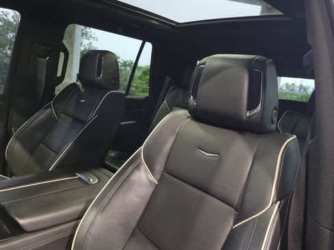 Used 2024 Cadillac Escalade Sport AWD/4WD image 19