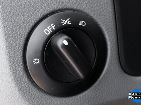 Used 2018 Nissan NV 2500 S image 17