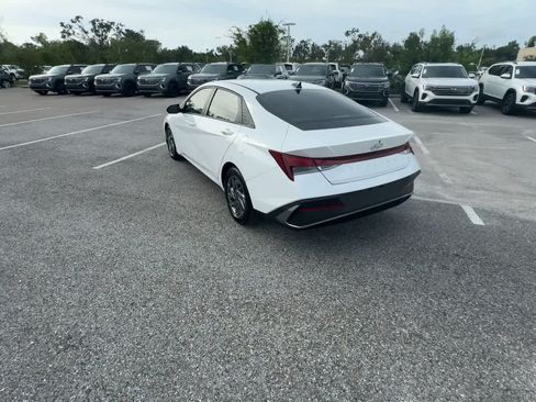Used 2024 Hyundai Elantra SEL FWD image 6