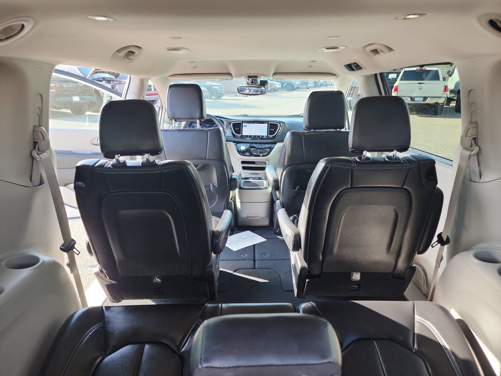 Used 2024 Chrysler Pacifica Touring-L FWD image 33