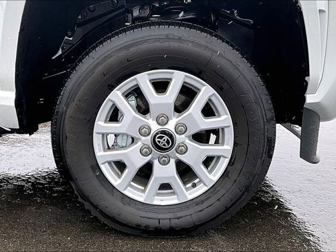 Used 2025 Toyota Tacoma SR5 image 9