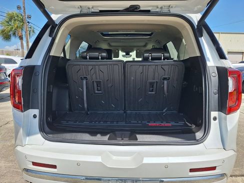 Used 2023 GMC Acadia Denali w/ Denali Ultimate Package FWD image 30