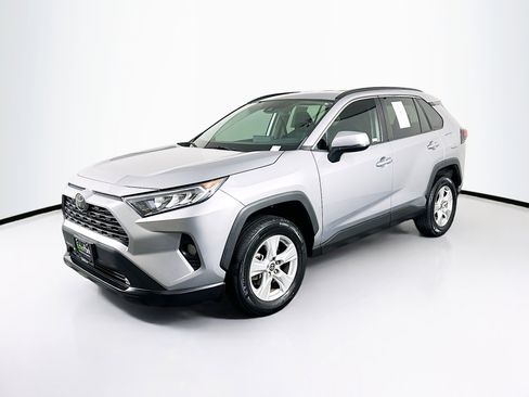 Used 2021 Toyota RAV4 XLE image 3